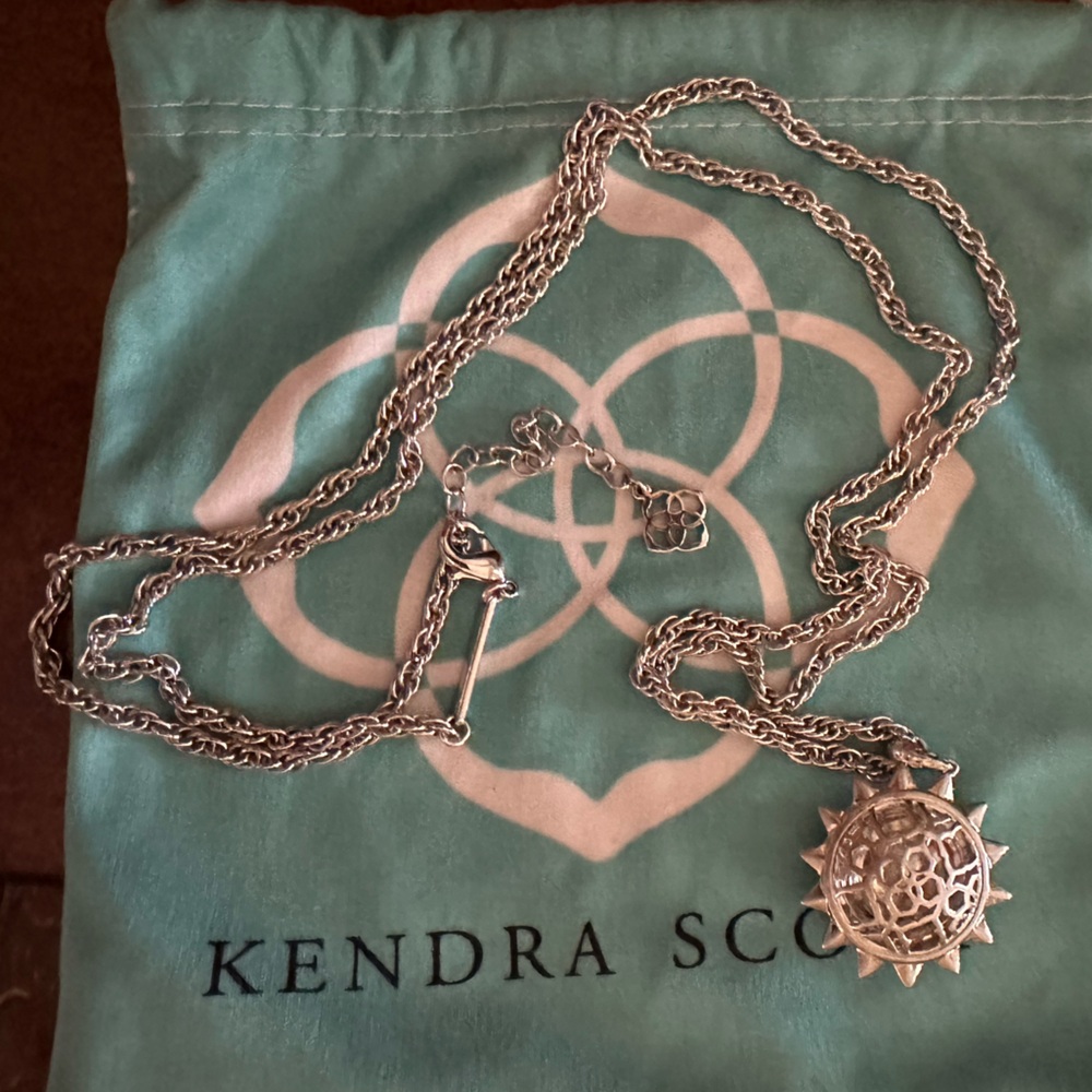 NWOT Kendra Scott Rayne rope chain necklace w Sierra sun silver toned medallion